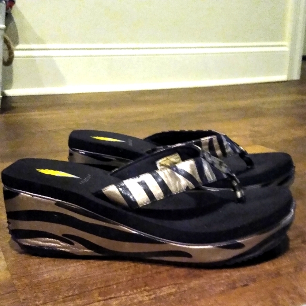 Volatile Wedge flip flops -- Zebra print. Size 8.